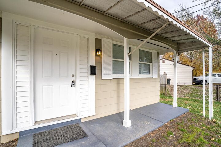 Property Photo:  5522 Newport Road  OH 43232 