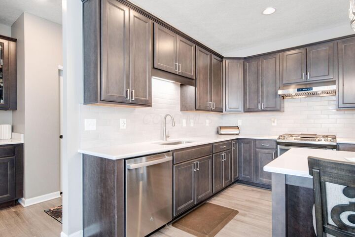 Property Photo: 7181 Fenwick NW Street OH 43147