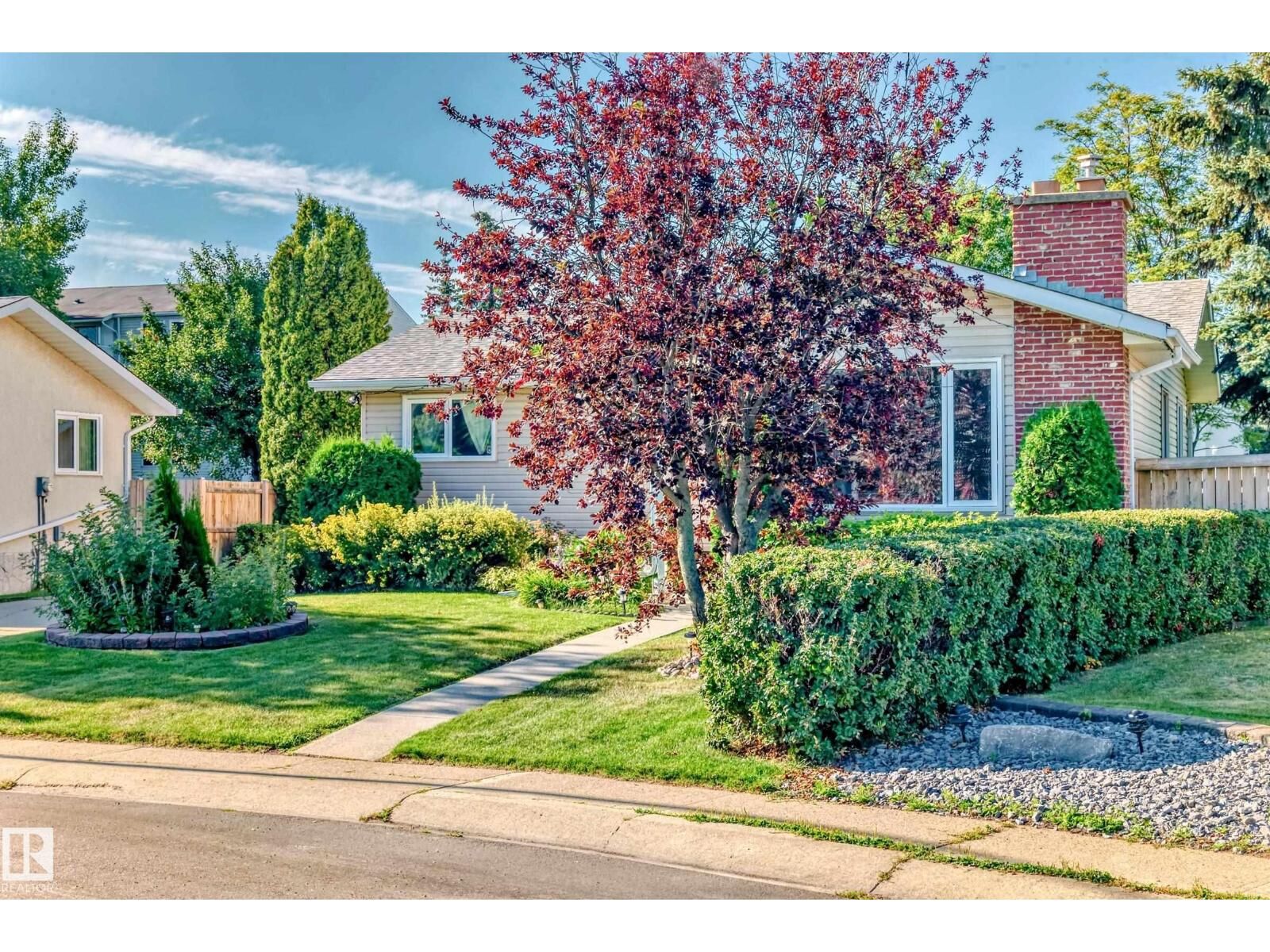 Photo de la propriété:  17719 84 Av NW  AB T5T 0N5 