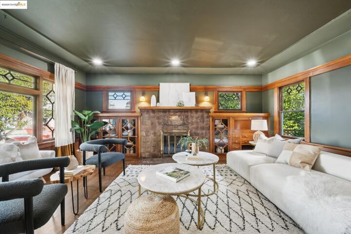 Property Photo: 919 McKinley Ave CA 94610