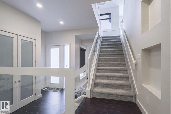 Property Photo: 1116 Hainstock Green Green SW AB T6W 2T8