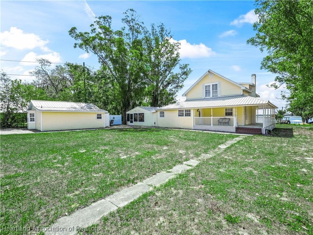 Property Photo: 606 E Cornell Street FL 33825