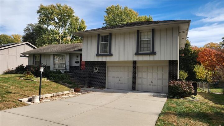 Property Photo:  8809 Outlook Drive  KS 66207 