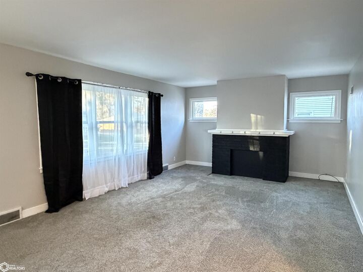 Property Photo:  816 Haskell Street  IA 52601 