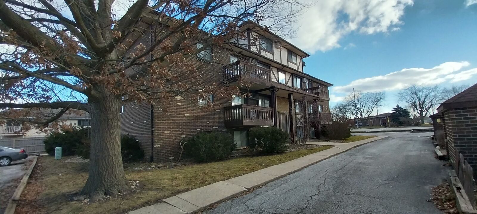 Property Photo: 352 N Birch Drive 5 IL 60950