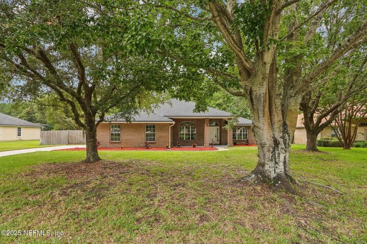 Property Photo: 706 Wellhouse Drive FL 32220