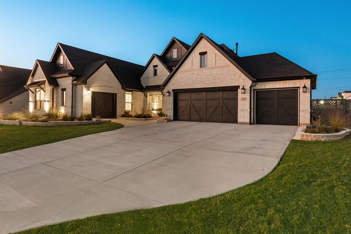 Property Photo: 2248 Meander Way TX 76247