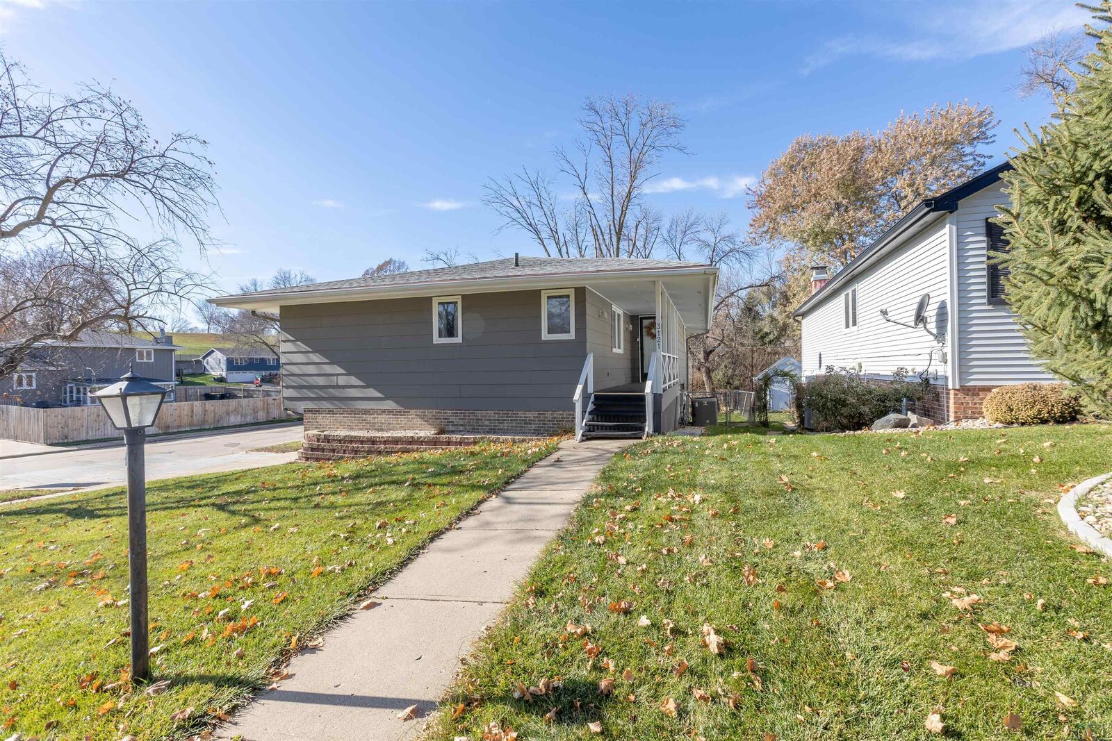 Property Photo:  3121 S Nicollet St  IA 51106 