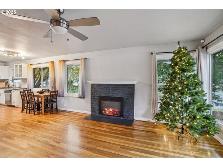 Property Photo: 14806 SE Bush St OR 97236