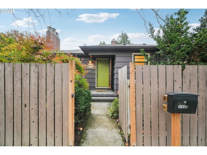 Property Photo: 3286 NE Holman St OR 97211