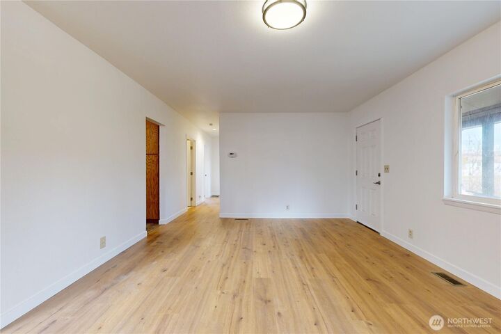 Property Photo: 1116 S 3rd Street WA 99328