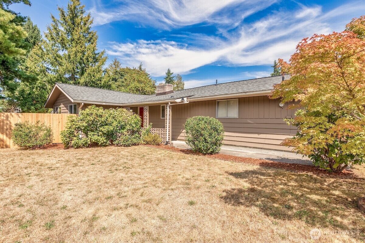 Property Photo: 604 N 201st Street WA 98133