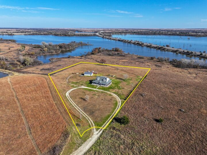 Property Photo: 2618 NE 69th Terrace KS 67042