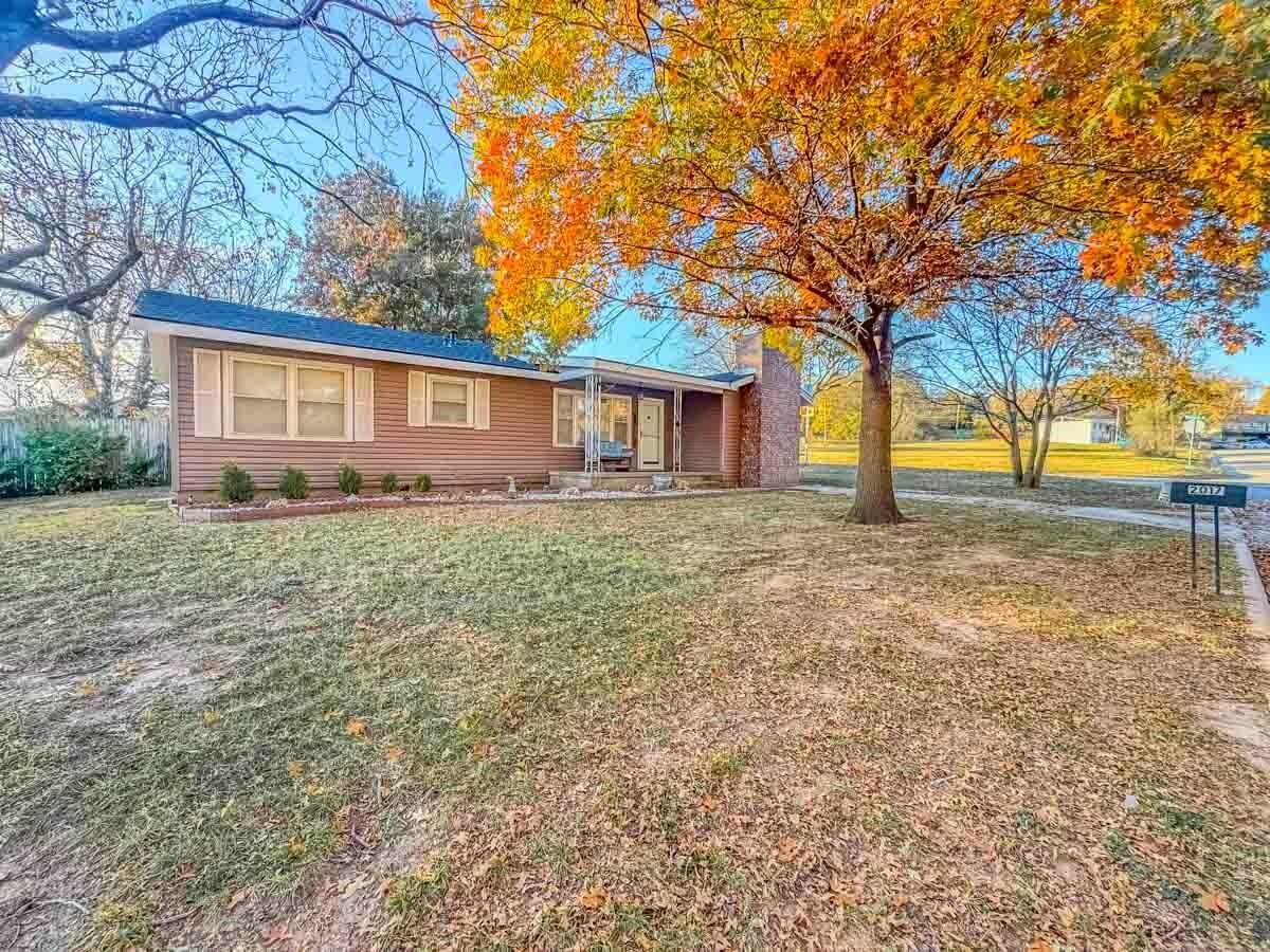 Property Photo:  2017 N A St  KS 67005 