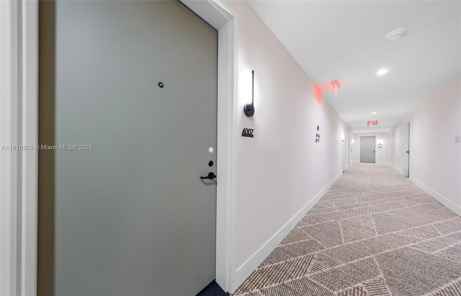 Property Photo:  159 NE 6th St 4007  FL 33132 