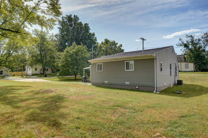 Property Photo: 1607 W Belmont Street MO 65802