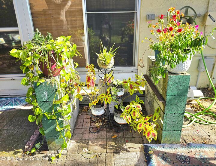 Property Photo: 1140 Cheney Highway FL 32780