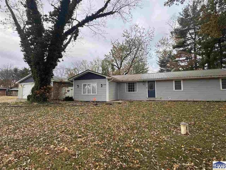 Property Photo: 2709 E Thomas Avenue IN 47805