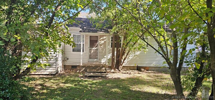 Property Photo:  111 N Holly Street  OK 74955 