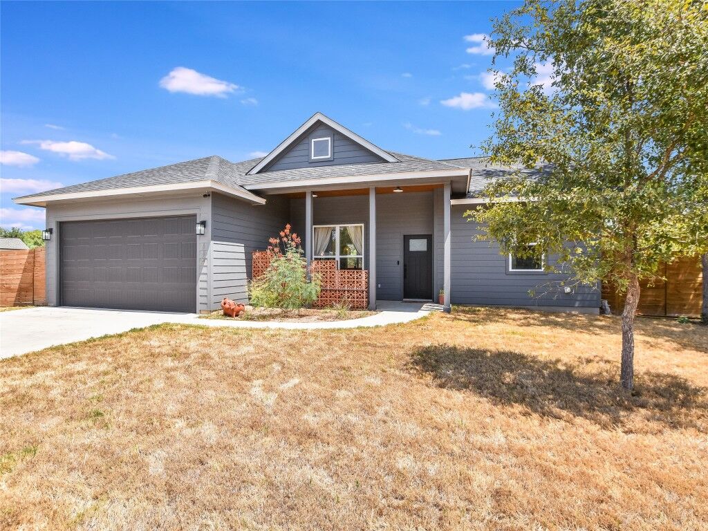 Property Photo: 114 E Keomuku Lane TX 78602