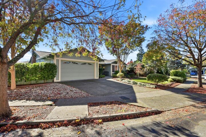 Property Photo:  1804 Sherwood Court  CA 95405 