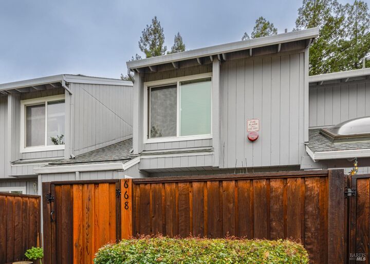 Property Photo:  668 Racquet Club Drive  CA 94928 