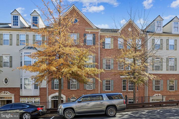 Property Photo: 2488 Eastbourne Drive 313 VA 22191