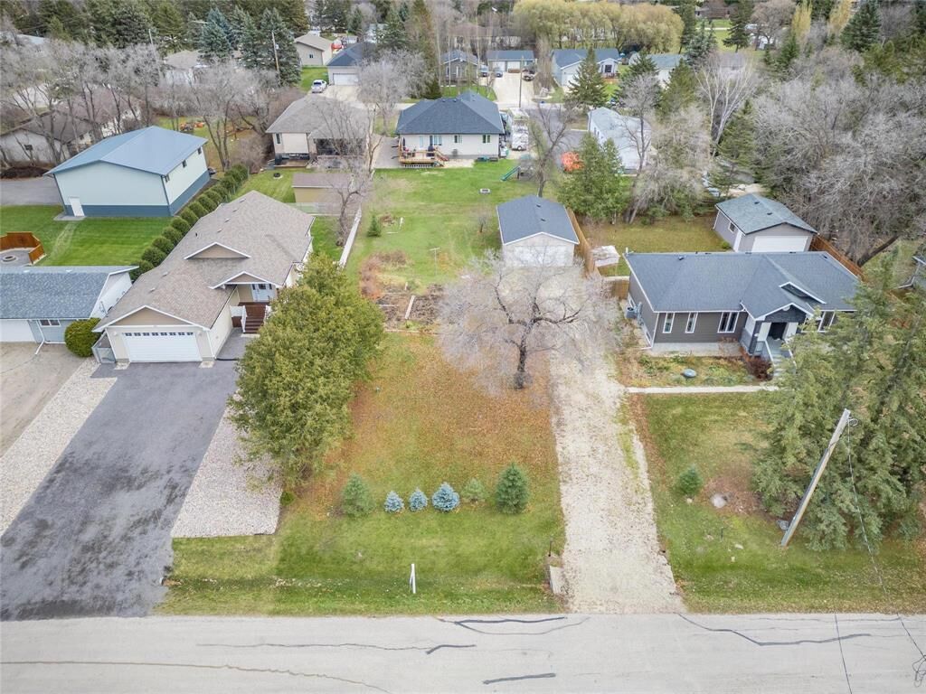 Property Photo:  19 Poplar Avenue  MB R0E 2B0 