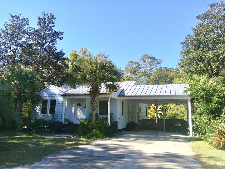Property Photo:  505 Woodland Shores Road  SC 29412 