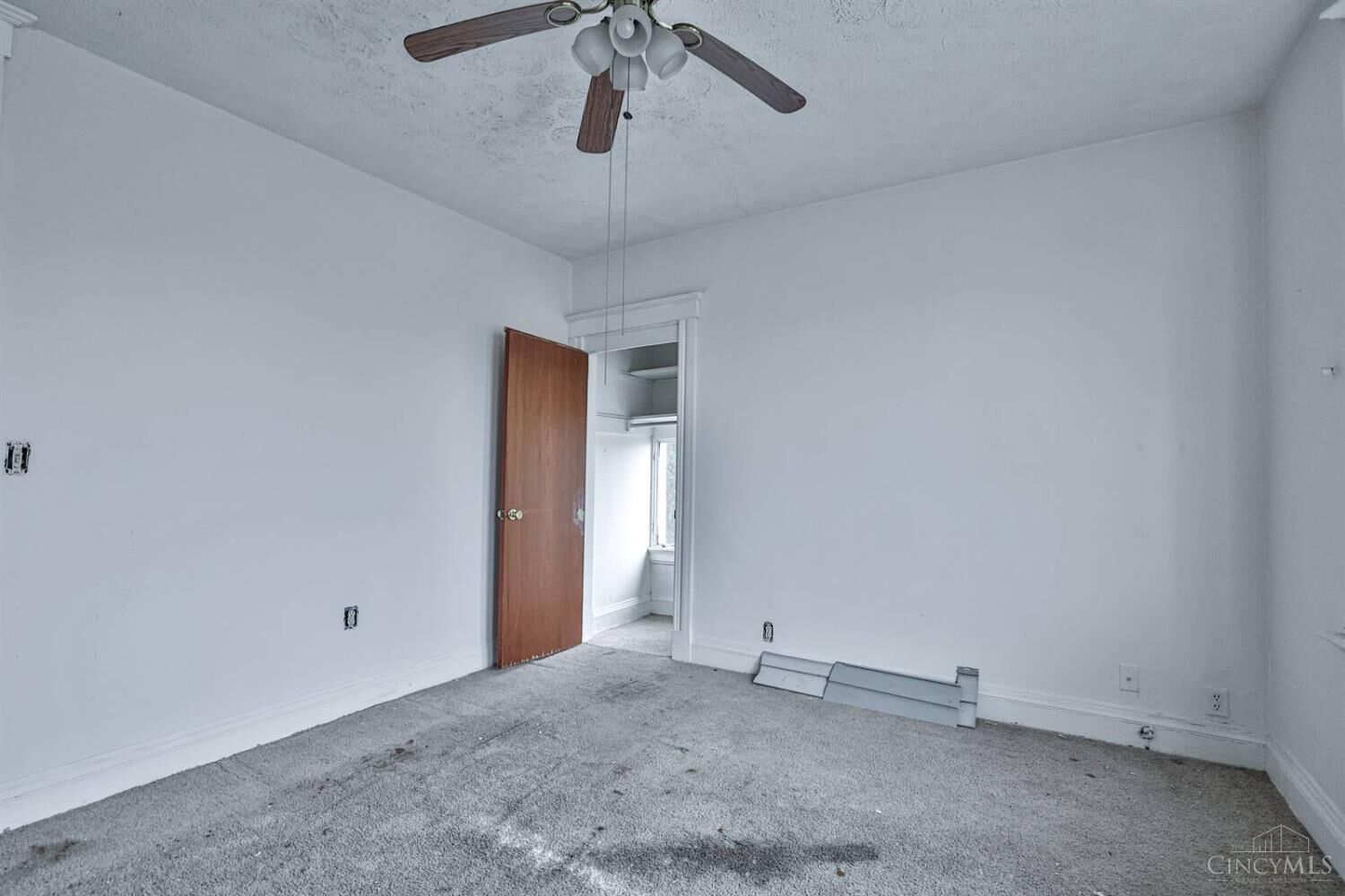 Property Photo:  2231 Burnet Drive  OH 45219 