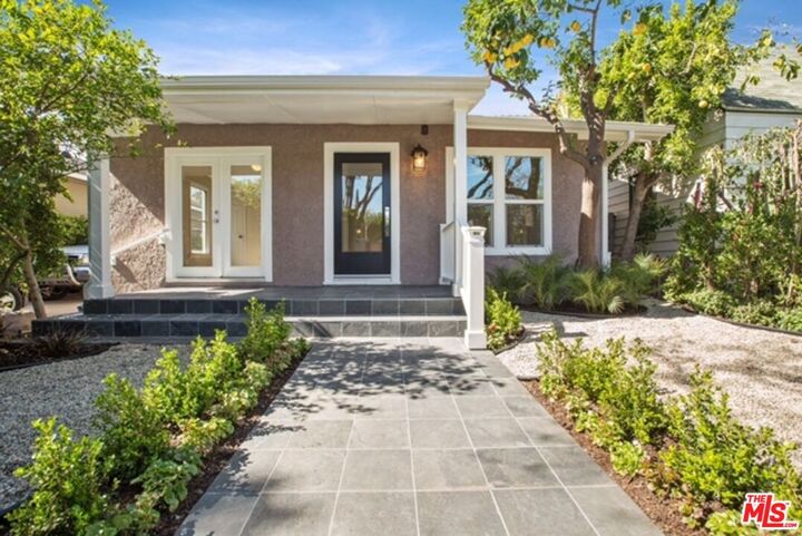 Property Photo: 507 Norwich Dr CA 90048