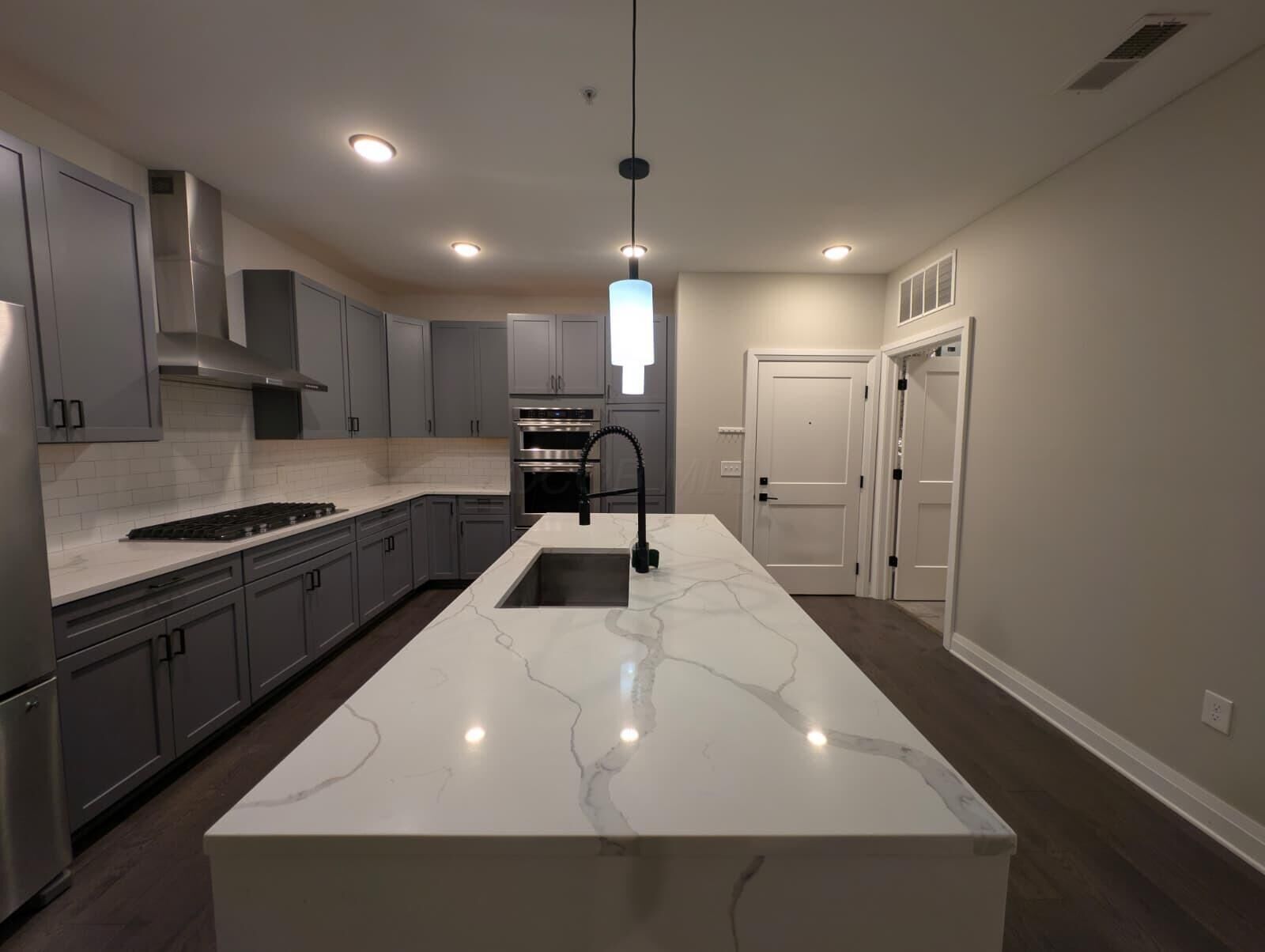 Property Photo:  751 N 6th Street  OH 43215 