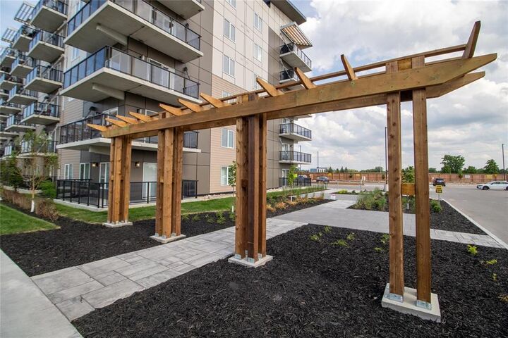 Property Photo:  635 Ballantrae Drive  MB R3T 3K4 