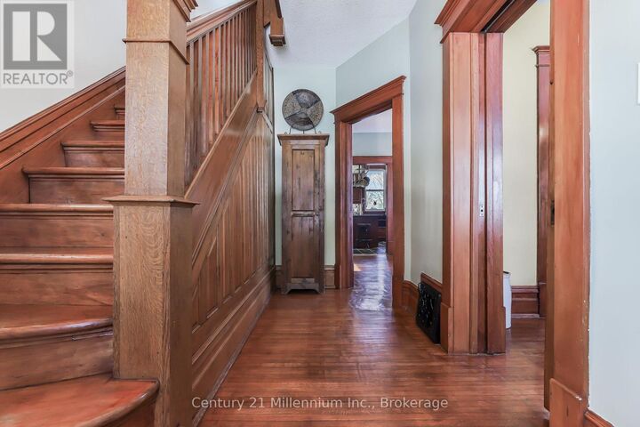 Property Photo:  296 Garafraxa St Street  ON N0H 1G0 