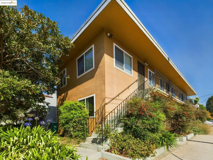 3811 Opal St  Oakland CA 94609 photo