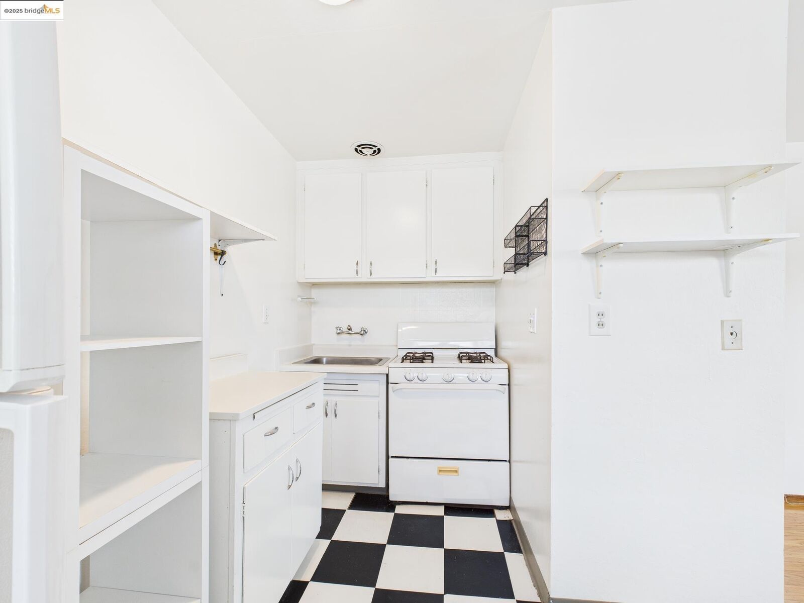 Property Photo:  3811 Opal St  CA 94609 