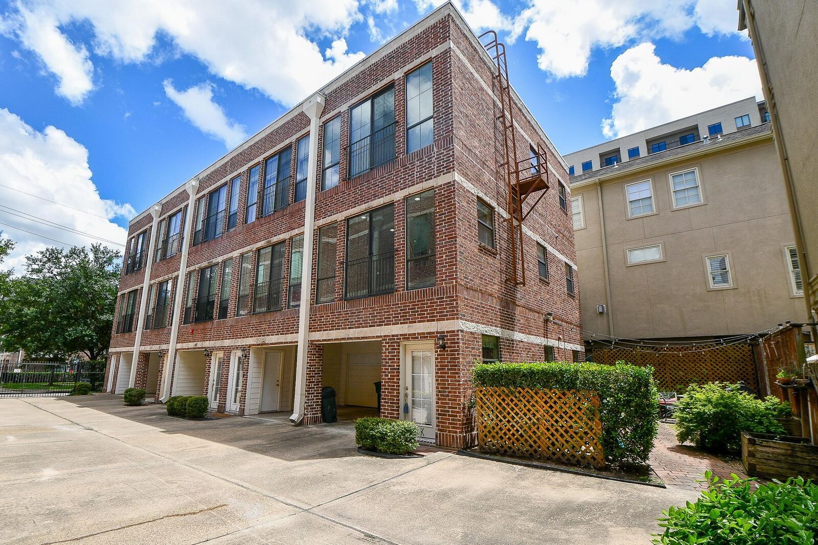 Property Photo: 118 McGowen Street K TX 77006