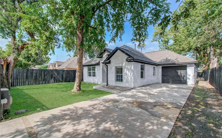 Property Photo:  1909 Melbourne Street  TX 77026 