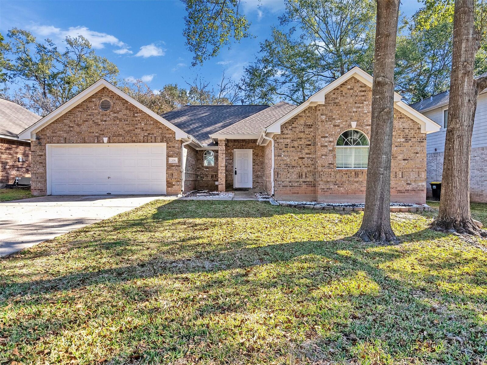 Property Photo:  206 Doncaster Street  TX 77303 