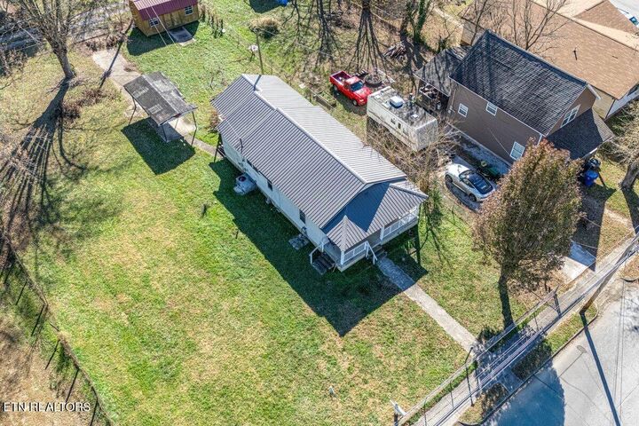 Property Photo: 208 & 212 N Chamberlain Ave TN 37854