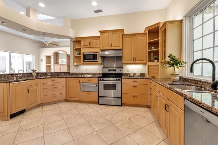 Property Photo:  137 Osprey Point Drive  FL 34229 