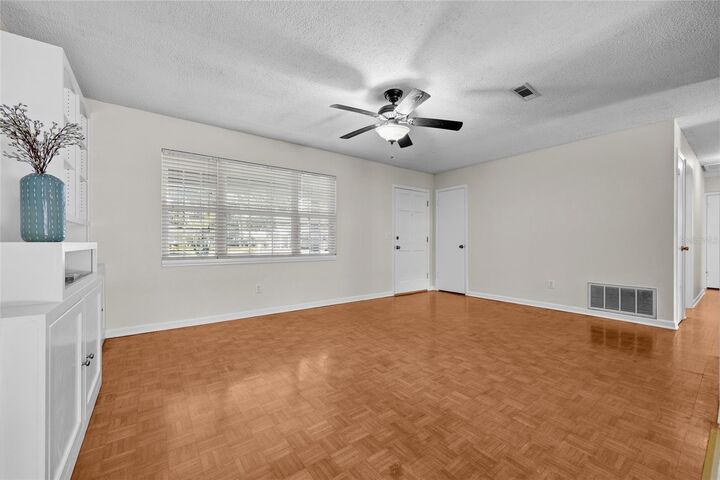 Property Photo: 3907 NW 20th Drive FL 32605