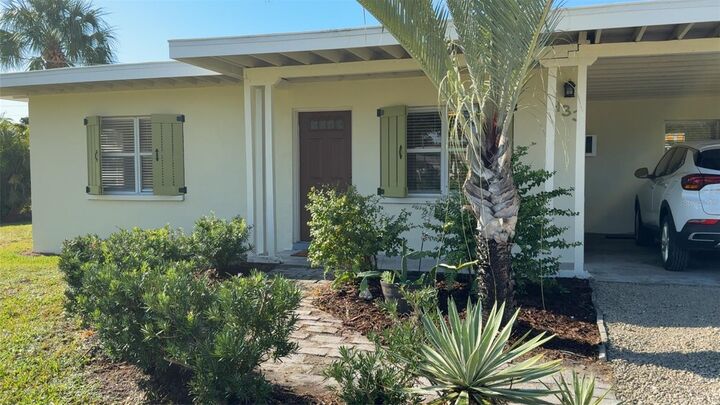 Property Photo: 433 South Drive FL 33950