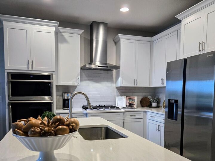 Property Photo: 235 Okeeffe Circle FL 34212