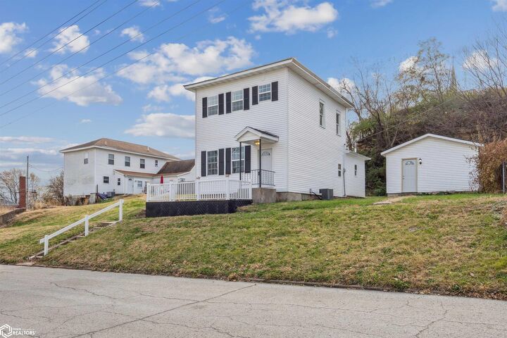 Property Photo:  713 Market Street  IA 52601 