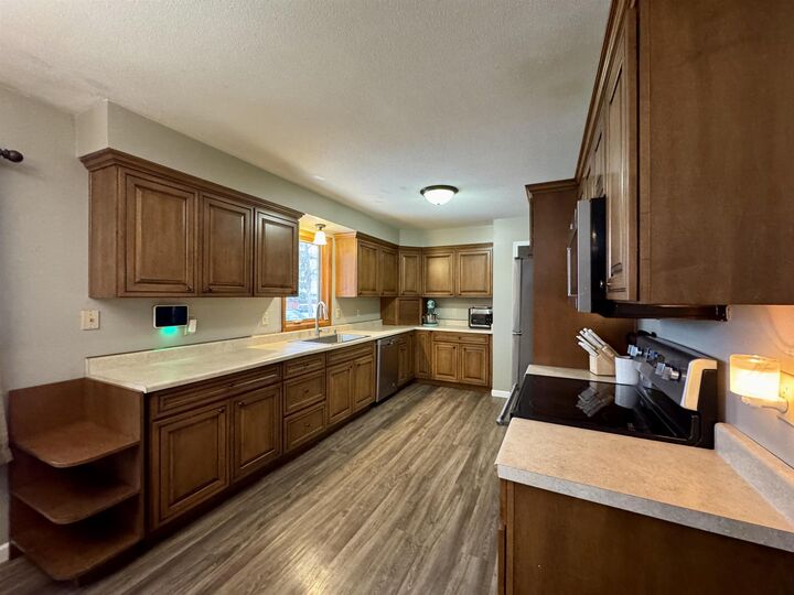 Property Photo:  502 SE 7th Ave  ND 58784 