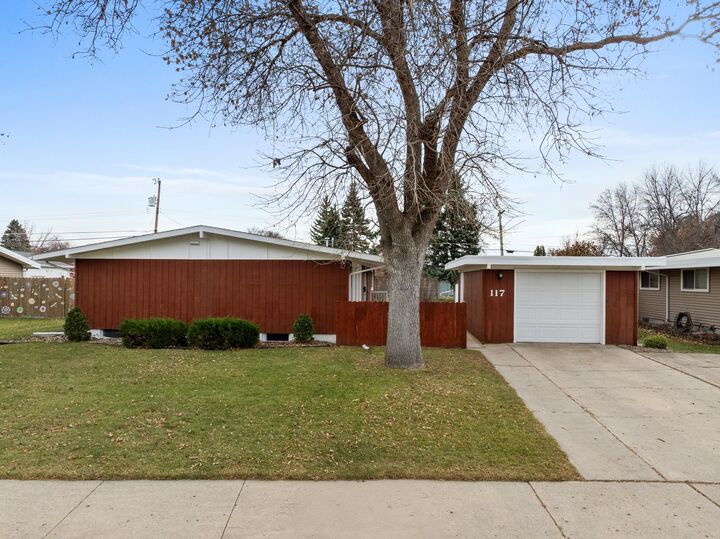 117 26th St SW  Minot ND 58701 photo