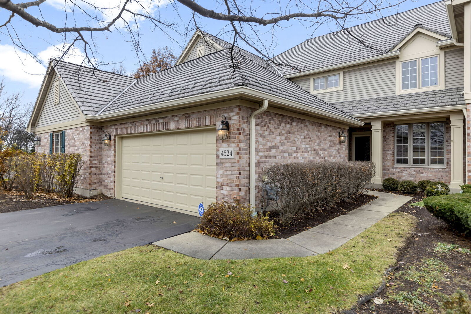 Property Photo: 4524 S Seminole Drive IL 60025
