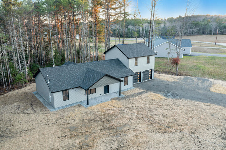 Property Photo:  8 Bartlett Cove  ME 04474 
