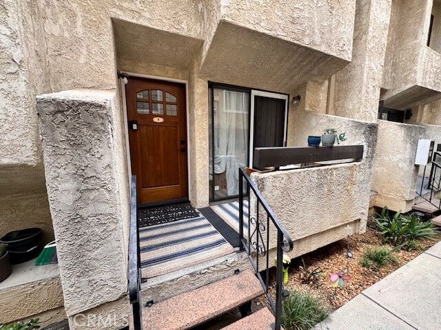 Property Photo:  543 W Stocker 5  CA 91202 